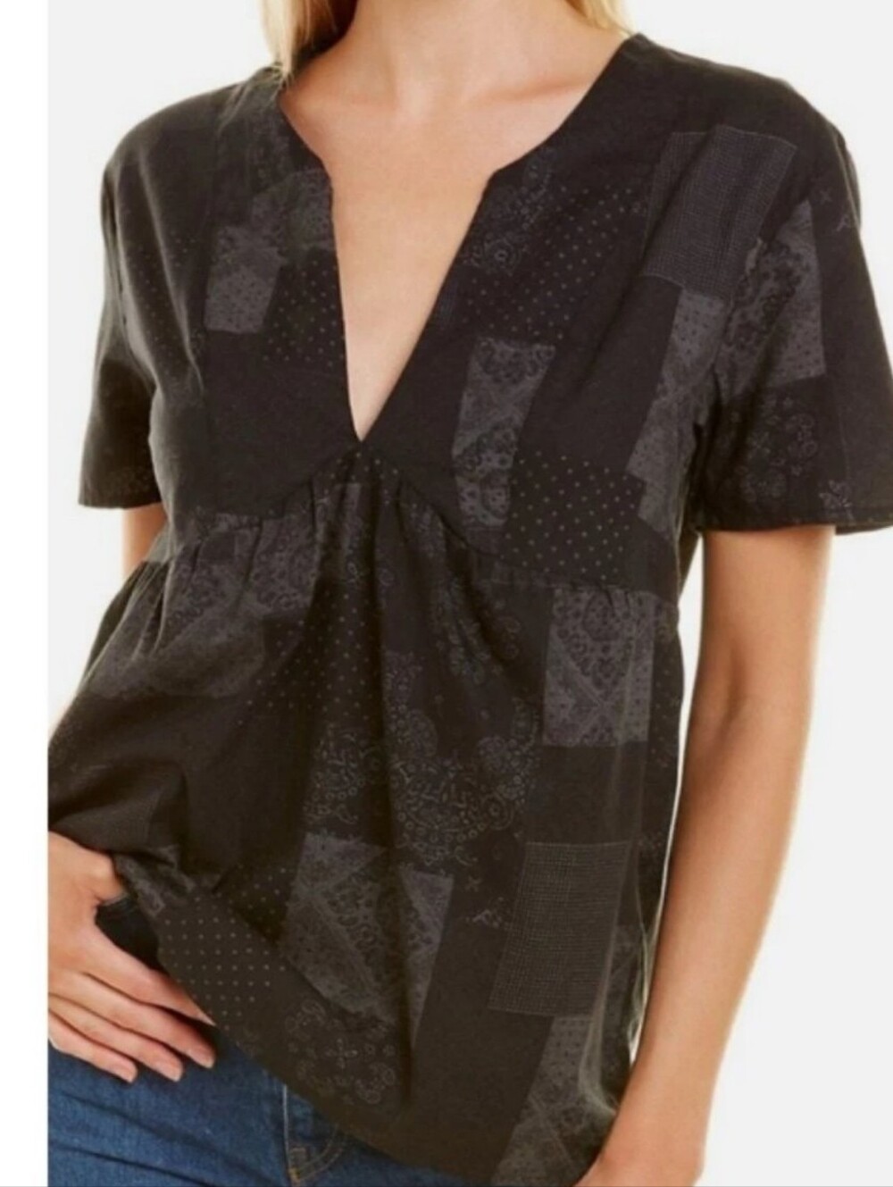 Standard James Perce NWT Patchwork Paisley Bandana V-Neck Shirt Size 4 / XL
